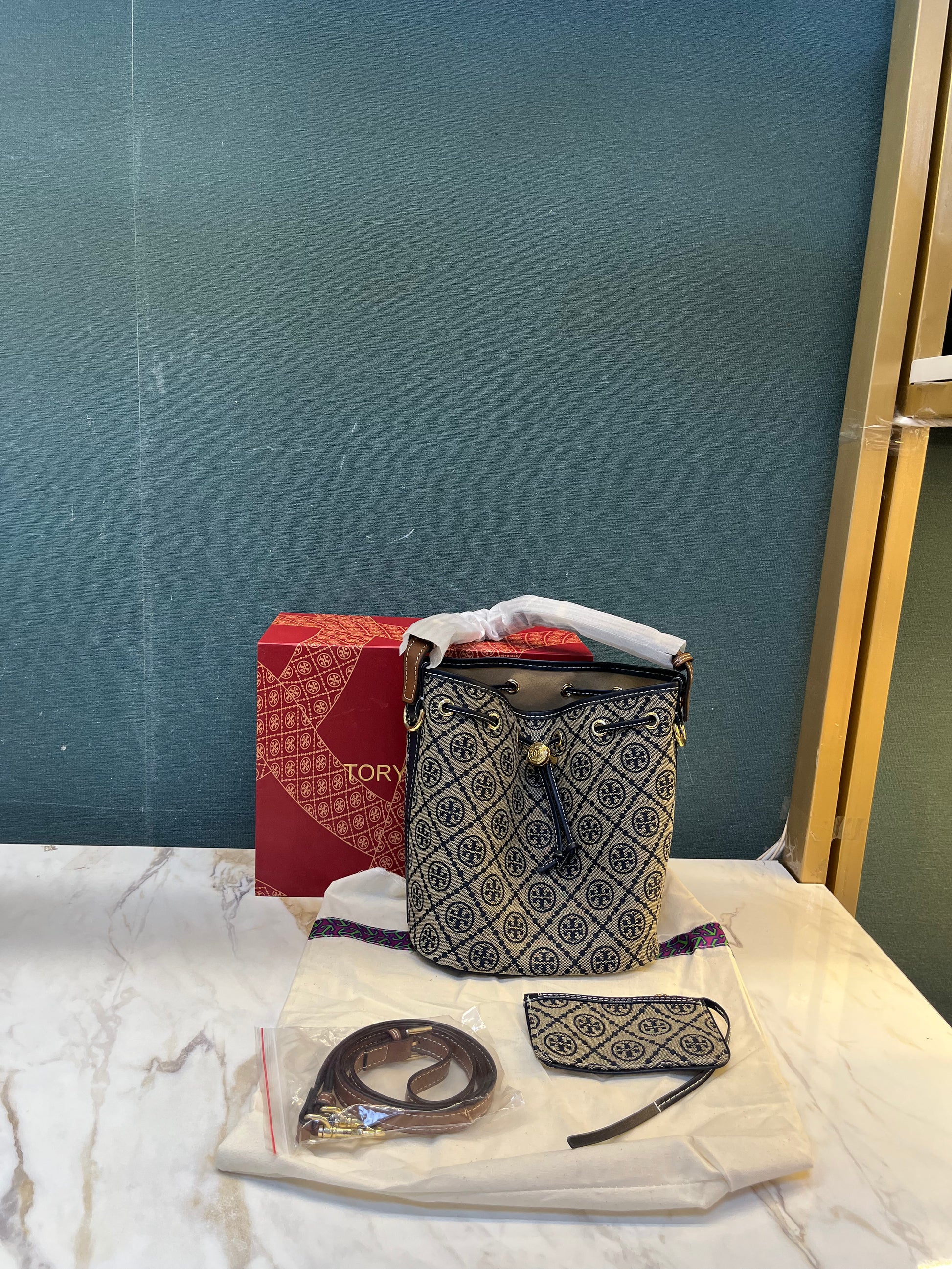 WOMEN HANDBAG