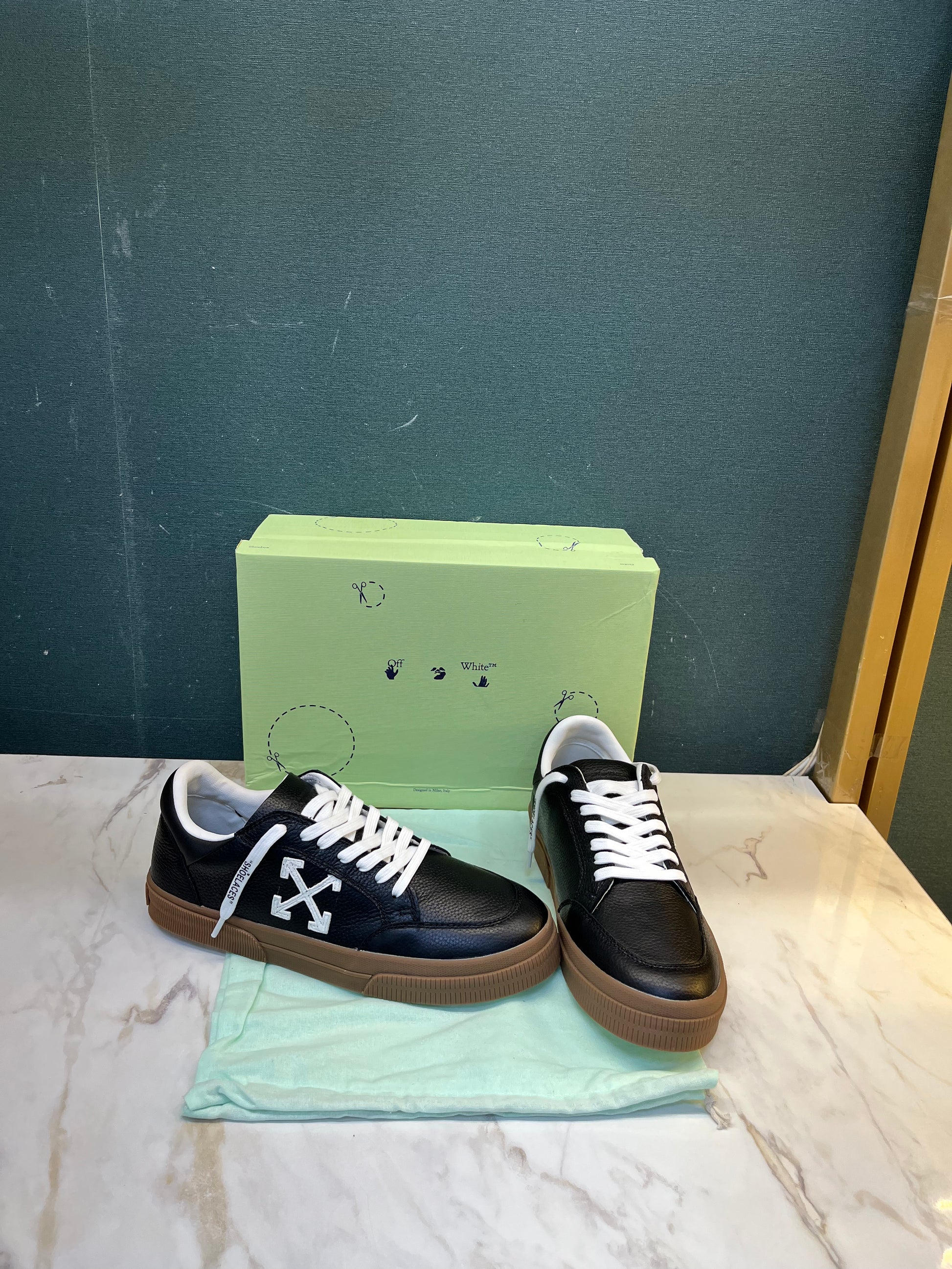 SHOES